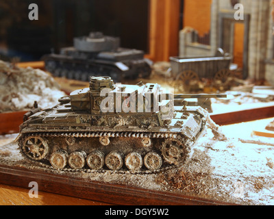Le modèle Panzer III, exposé au Musée des chars de Saumur, est un char moyen allemand utilisé pendant la IIe Guerre mondiale connu pour son rôle dans les premières batailles de chars, le Panzer III a été un élément clé des forces blindées de la Wehrmacht pendant le conflit. Banque D'Images