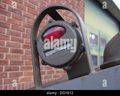 Le char Sherman M4, identifié par le numéro T341213, est un véhicule militaire américain de la seconde Guerre mondiale. Connu pour son adaptabilité et son efficacité, il a joué un rôle clé dans les victoires alliées pendant la guerre. Banque D'Images