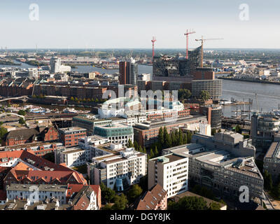 Vue de l'église St Michel vers l'Elbe Philharmonic Hall et le port, Hambourg Banque D'Images