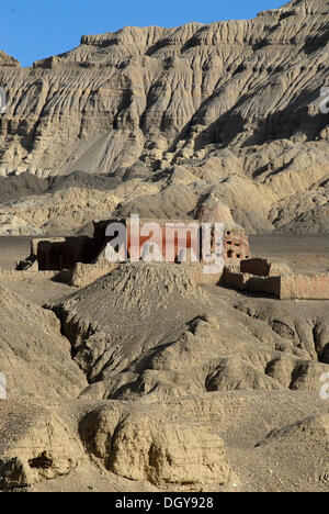 Stupa tibétain dans le canyon à sec de la rivière Sutlej dans l'ancien royaume de Guge, Sutlej Canyon, Tibet, Chine, Asie Banque D'Images