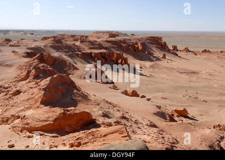 Red Rock sec paysage à la Flaming Cliffs, désert de Gobi, Bayanzag, Gurvan Saikhan Parc National, Oemnoegov Aimak, Mongolie Banque D'Images
