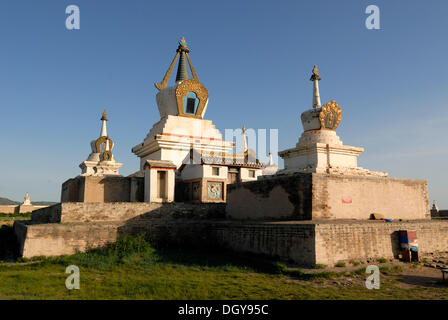 Stupa et temples à l'intérieur de complexes monastère Erdene Zuu Khiid, Karakorum, Kharkhorin, Oevoerkhangai Aimak, Mongolie, Asie Banque D'Images