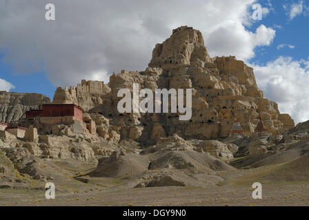 Forteresse et ancien siège du pouvoir Tsaparang dans le canyon sec Sutlej, Royaume de Guge, l'ouest du Tibet, la Province de Ngari au Tibet, Banque D'Images