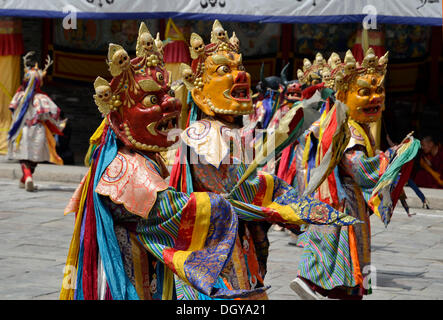 Le bouddhisme tibétain, religieux danse masquée 'Cham' festival dans le Gelupgpa important monastère de Kumbum, Monastère Ta'er Banque D'Images