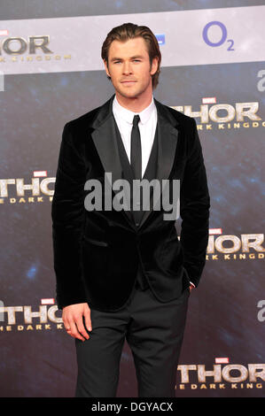 Berlin, Allemagne . 27 Oct, 2013. L'acteur australien Chris Hemsworth assiste à la première du film 'Thor - Le Dark Kingdom' au Sony Centre cinéma à Berlin. Le 27 octobre 2013. © AFP PHOTO alliance/Alamy Live News Banque D'Images