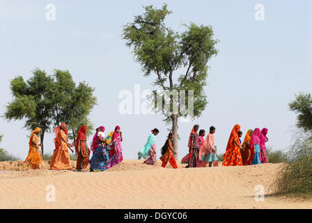 Ram devra pèlerins, Ramdevra, désert du Thar, à Pokaran Pokhran, Rajasthan, Inde, Asie, Banque D'Images