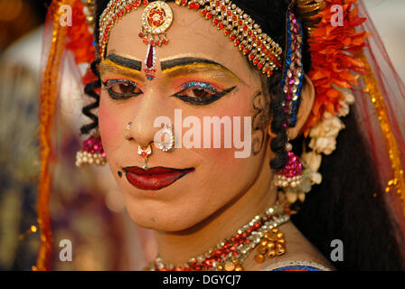 L'homme indien habillé en femme, Munnar, Kerala, Inde du Sud, Inde, Asie Banque D'Images