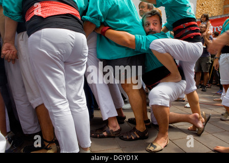 Castellers de Vilafranca.'Castellers' les capacités humaines tower.Médecin rue Robert.La Bisbal del Penedes. Province de Tarragone, Espagne Banque D'Images