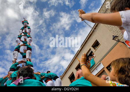 Castellers de Vilafranca.'Castellers' les capacités humaines tower.Médecin rue Robert.La Bisbal del Penedes. Province de Tarragone, Espagne Banque D'Images