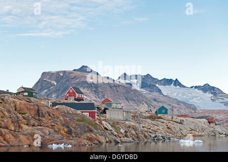 Règlement des Inuit de Tiniteqilaaq, fjord Sermilik, dans l'Est du Groenland, Greenland Banque D'Images