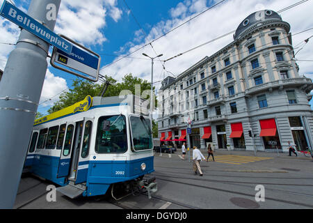 Le tramway, place Bellevue square street sign, Bellevue, Zurich, Switzerland, Europe Banque D'Images