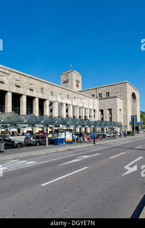 La gare centrale avec Bahnhofsturm tower, Stuttgart, Bade-Wurtemberg Banque D'Images