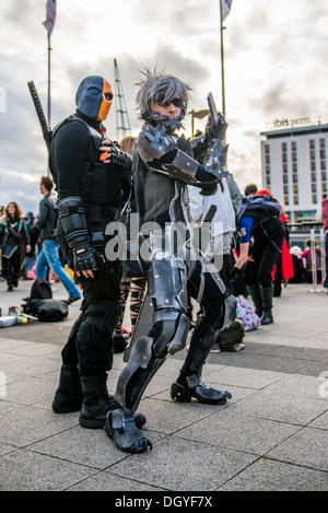 Londres, Royaume-Uni - 26 OCTOBRE : Cosplayeuse habillée en Raiden de Metal Gear Rising Revengeance, pour le Comicon au centre Excel Banque D'Images