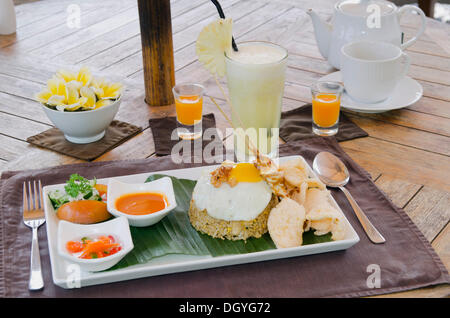 Nasi Goreng, riz frit indonésien, une cuisine indonésienne, dans un restaurant, Ubud, Bali, Indonésie Banque D'Images
