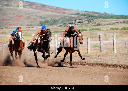 Course de chevaux, le Festival Tapati Rapa Nui, l'île de Pâques, Rapa Nui, Polynésie, Océanie, Pacifique Sud Banque D'Images