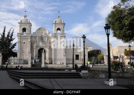 Église de Santa Marta, la Plaza Espana square, Arequipa, inca, règlement des différends, le Quechua du Pérou, Amérique du Sud, Amérique latine Banque D'Images