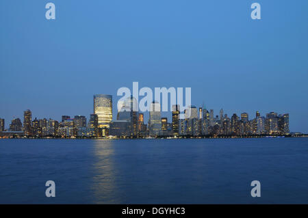 Manhattan skyline at night, new york city, New York, USA, États-Unis d'Amérique, Amérique du Nord Banque D'Images