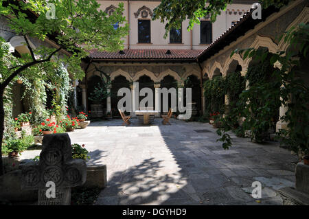 Cour intérieure, l'église Stavropoleos, strada stavropoleos, Bucarest, Roumanie, Europe Banque D'Images