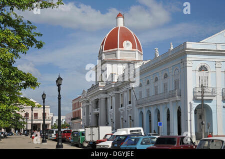 Museo Historico provincial à parque Jose Marti, le quartier historique, Cienfuegos, Cuba, Caraïbes, Amérique centrale Banque D'Images