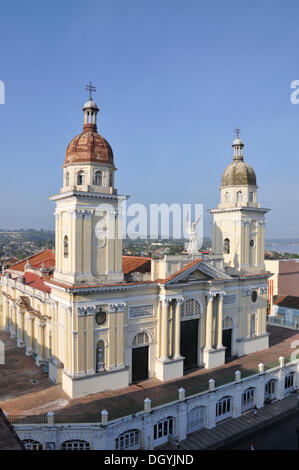 Cathédrale de Santiago de cuba, vue de la terrasse de l'hôtel Casa granda, Parque Cespedes park, Santiago de cuba Banque D'Images