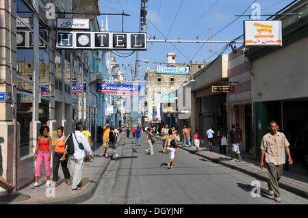 Rue commerçante, jose a. saco street, Santiago de Cuba, le quartier historique, Cuba, Caraïbes, Amérique centrale Banque D'Images