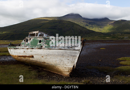 Bateau naufrage sur l'île de Mull, en Ecosse. Banque D'Images