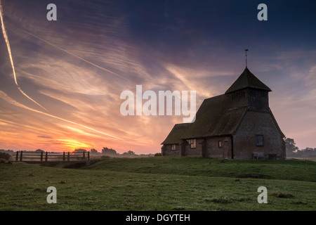 Église de St Thomas Becket, un aussi souvent appelée Église Fairfield, situé sur le Romney Marsh dans le Kent, Angleterre Banque D'Images