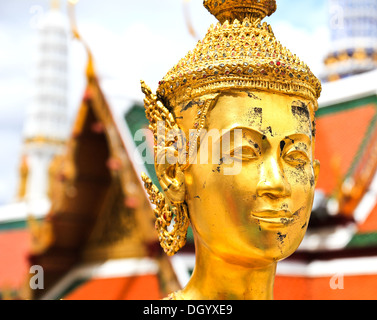 Kinnara or statue en grand palace Bangkok, Thaïlande. Banque D'Images