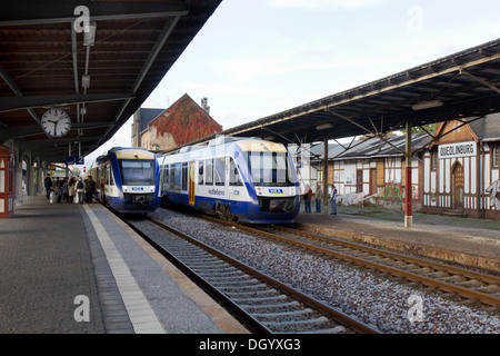 Les trains diesel à Quedlinburg gare, Harz, Allemagne, Banque D'Images