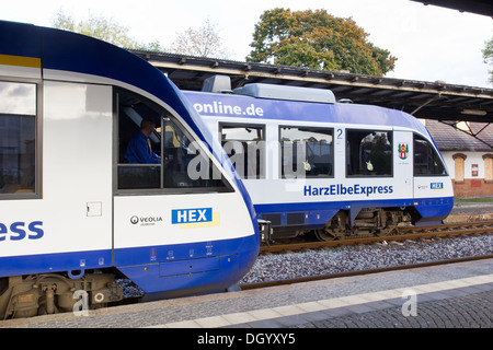 Les trains diesel à Quedlinburg gare, Harz, Allemagne, Banque D'Images