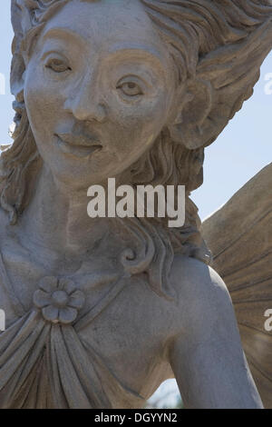 Close-up of a statue comme avec les ailes en Fairy garden à la Route des gerbes d'Angelica' dans le jardin, Mirabel Banque D'Images