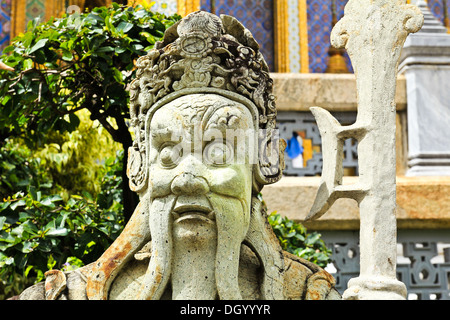 Guardian statue (yak) au temple Wat Phra Kaew dans le Grand Palais, l'une des principales attractions touristiques de Bangkok Banque D'Images