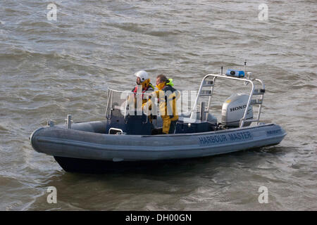 Les bateaux endommagés ou coulés à la suite de l'orage. Octobre 2013 Banque D'Images