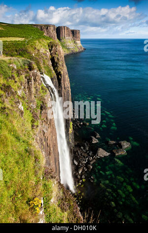 Mealt Kilt Rock avec cascade, Ile de Skye, Ecosse, Royaume-Uni Banque D'Images