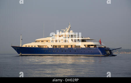 Motor Yacht de Laurel, chantier maritime Delta, longueur 73,15 mètres, construit en 2006, l'ancre au large de la Principauté de Monaco Banque D'Images