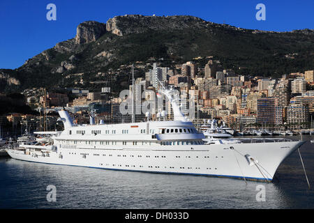 Yacht à moteur Atlantis II au Port Hercule, Monaco, Monaco Banque D'Images