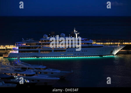 Motoryacht Katara '' dans le port de Monaco le soir, AQUANAUT YACHTS Shipyard, longueur 124,4 mètres, construit en 2010, propriété Banque D'Images