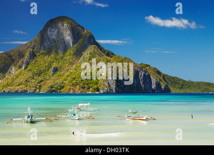 El Nido bay et l'île Cadlao, Palawan, Philippines Banque D'Images