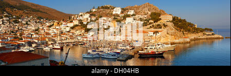 Le port historique d'Hydra, îles saroniques, Grèce, Europe Banque D'Images