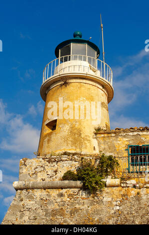 Phare sur le haut de l'ancienne citadelle de la ville de Corfou, château, Corfou, îles Ioniennes, Grèce, Europe Banque D'Images