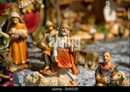 Figures de la nativité, marché de Noël, Château Saint Emmeram ou château Schloss Thurn und Taxis Château, Regensburg, Haut-Palatinat Banque D'Images