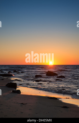 Coucher de soleil sur plage Plage Moshup, Martha's Vineyard, Massachusetts, USA Banque D'Images