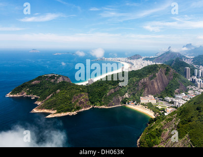 Rio de Janeiro et côte, Brésil avec la plage de Copacabana au loin Banque D'Images