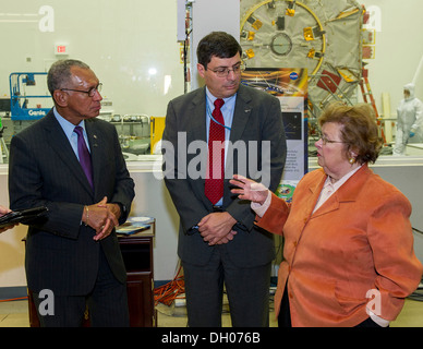 Administrator Bolden et Sen. Mikulski Visiter Goddard Banque D'Images