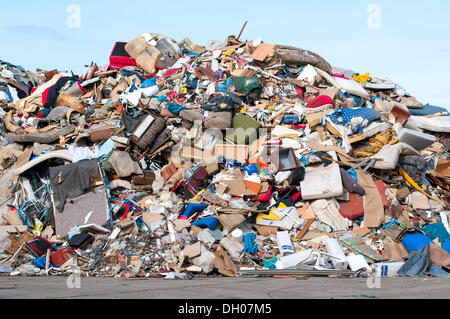 Vidage des déchets, jeter au rebut, à Erfurt, Thuringe Banque D'Images