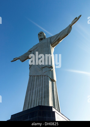 Statue du Christ Rédempteur en montagne à Rio de Janeiro, Brésil Banque D'Images