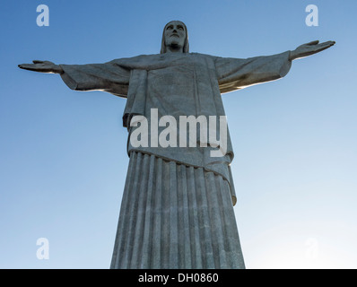 Statue du Christ Rédempteur sur le sommet de la montagne Corcovado à Rio de Janeiro Brésil Banque D'Images