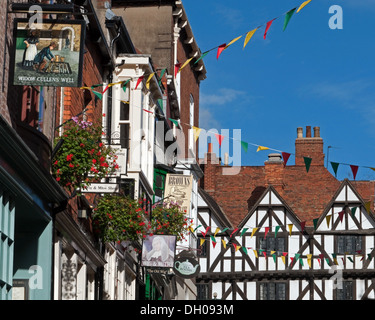 Cadre en bois Architecture et enseignes de boutiques, Lincoln, Lincolnshire, Angleterre Banque D'Images