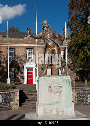 Statue de Thomas Paine à l'extérieur de maison du roi dans la région de Thetford, Norfolk, Angleterre Banque D'Images