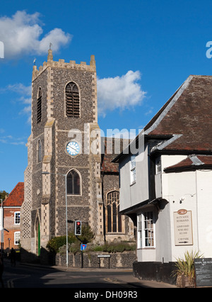 L'église Saint Pierre et White Hart Street à Thetford, Norfolk, Angleterre Banque D'Images